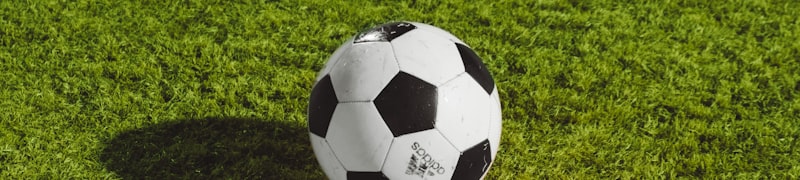 F1方程式赛车大奖赛直播画面 - 赛车在赛道上飞驰